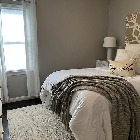 Cozy, 1St Floor Apartment 2Bdrms Plus Semi Private Room With Futon Pets With Fee Family Friendly Close To Everything Κλίβελαντ Εξωτερικό φωτογραφία