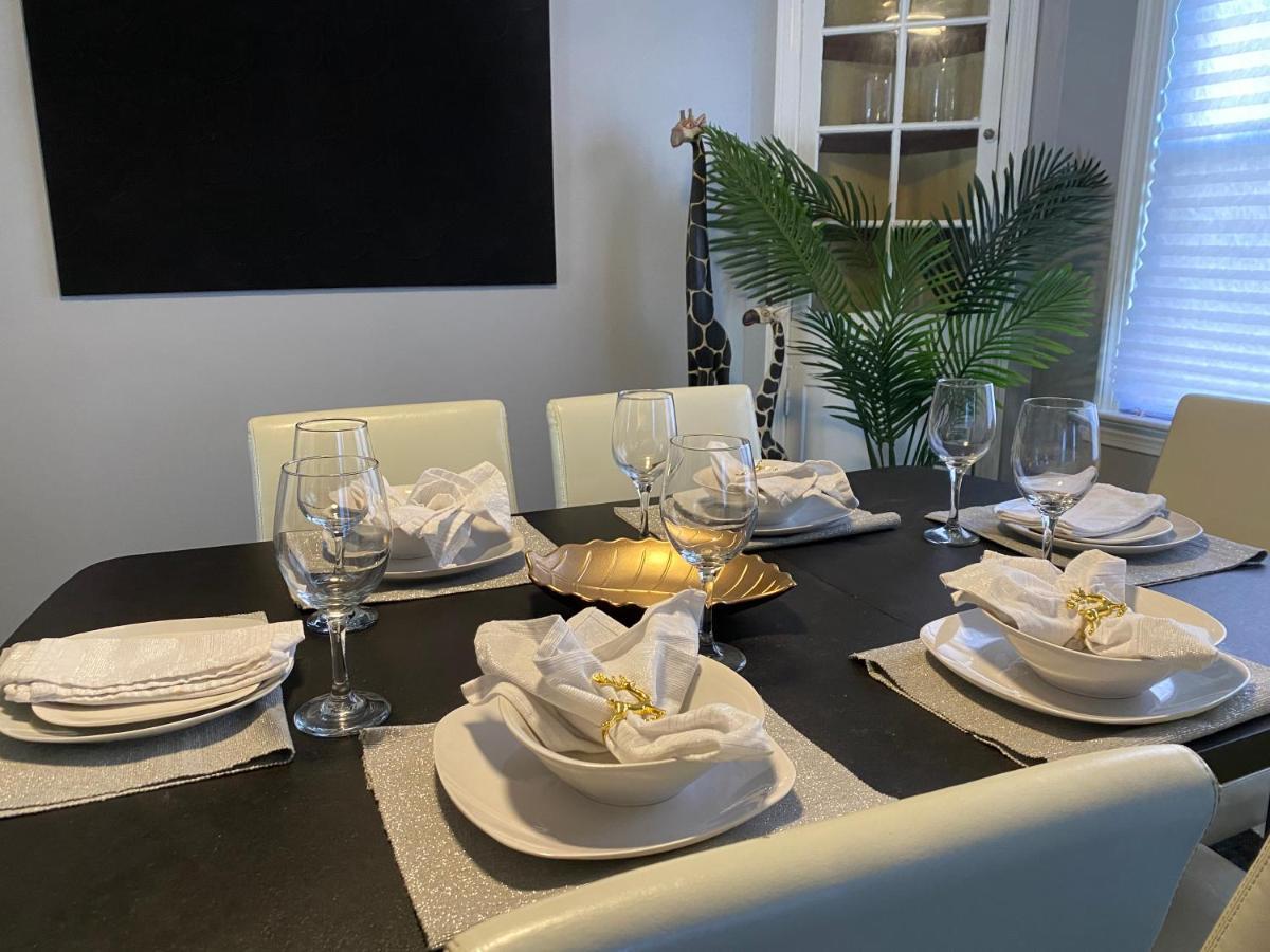 Cozy, 1St Floor Apartment 2Bdrms Plus Semi Private Room With Futon Pets With Fee Family Friendly Close To Everything Κλίβελαντ Εξωτερικό φωτογραφία