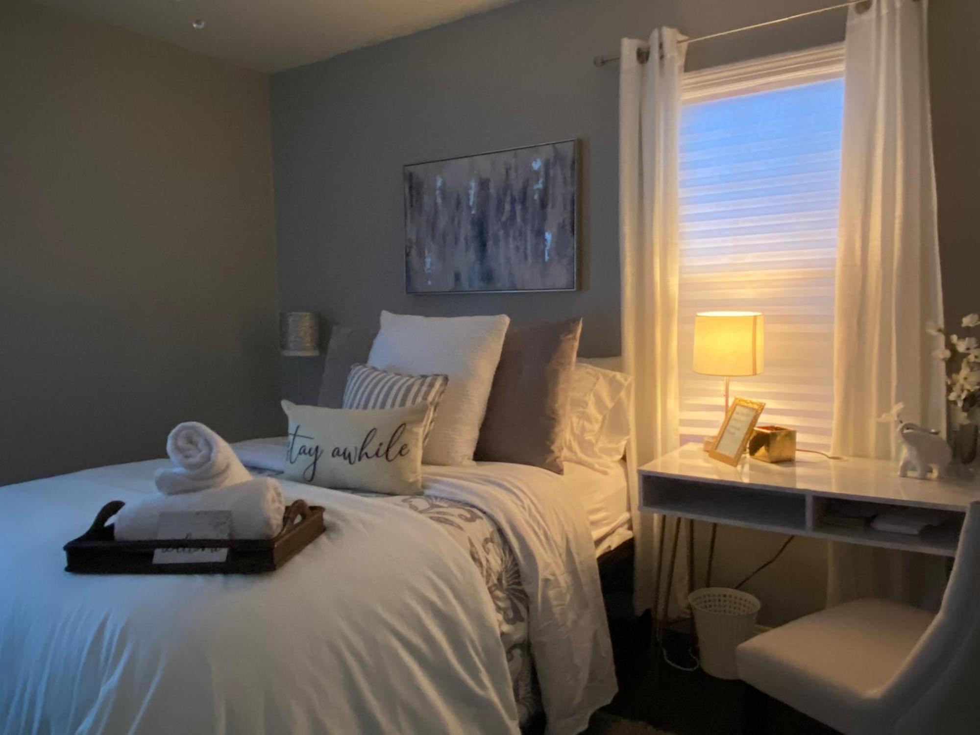 Cozy, 1St Floor Apartment 2Bdrms Plus Semi Private Room With Futon Pets With Fee Family Friendly Close To Everything Κλίβελαντ Εξωτερικό φωτογραφία